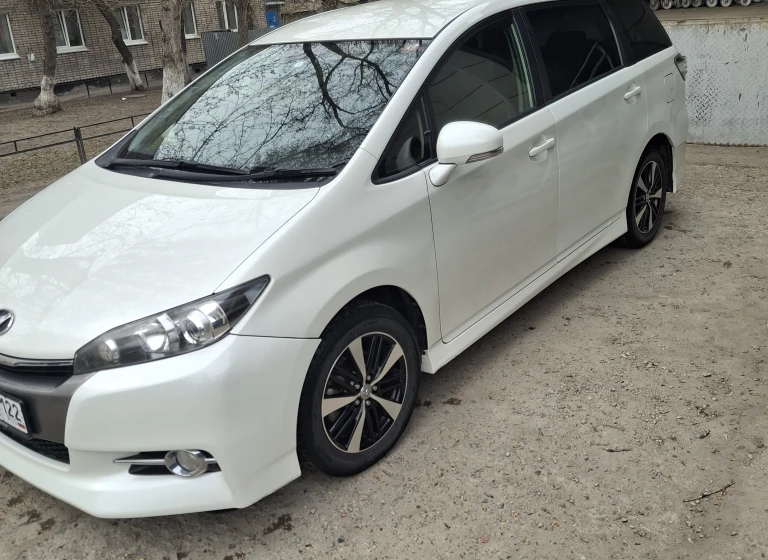Toyota Wich,2015